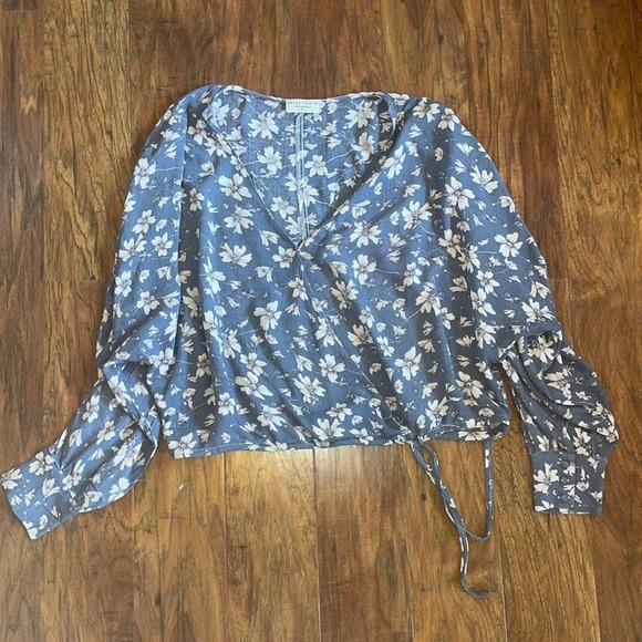 DRESS FORUM Floral Wrap Blouse w Tie - Picture 2 of 6